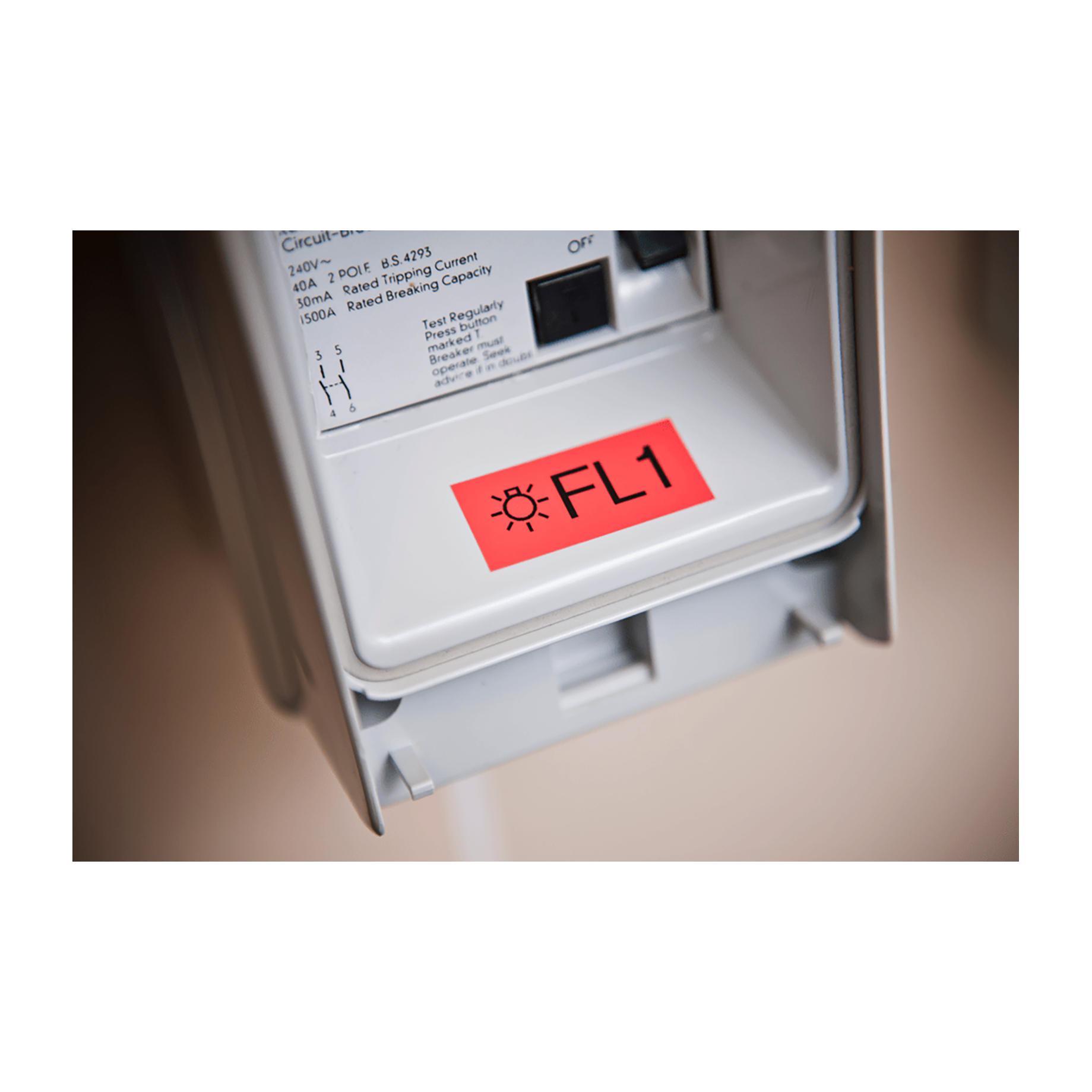 TZe-Schriftbandkassette für P-touch, laminiert TZe-Schriftbandkassette für P-touch, laminiert