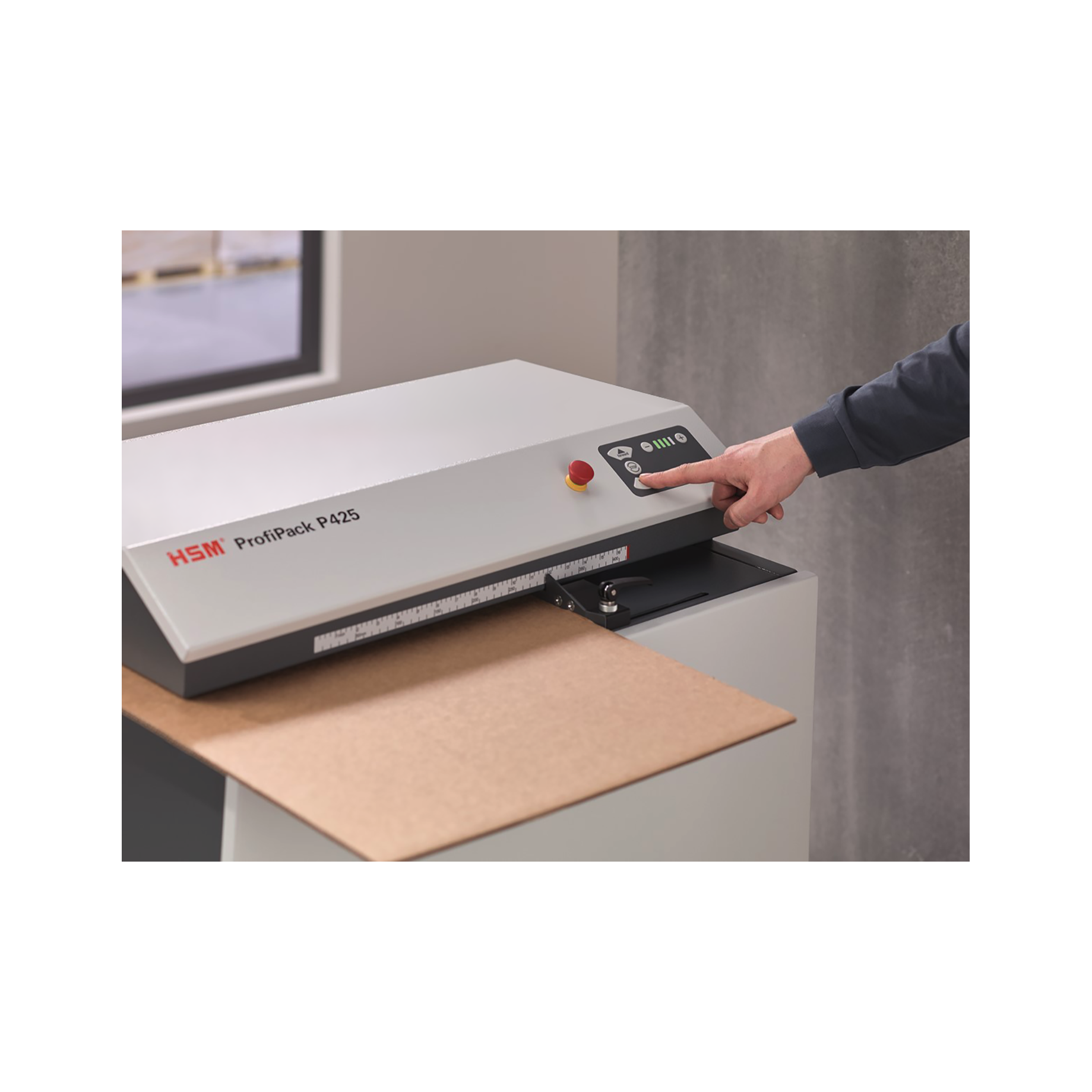 Verpackungspolstermaschine HSM ProfiPack P425 Wechselstrom Innenarchitektur, Erwachsene, Männlich, Mann, Person